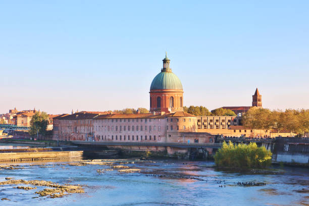 istock Toulouse in Autumn 1887292672