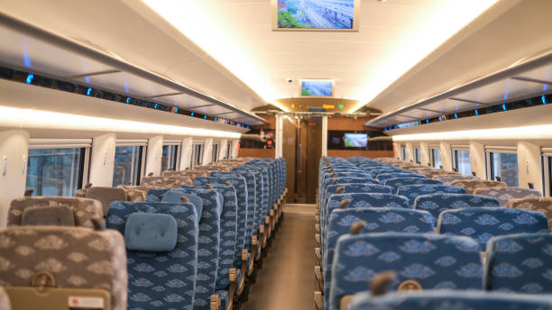 intérieur de la cabine de la premium economy class depuis l’intérieur du whoosh, le train à grande vitesse jakarta-bandung - whoosh photos et images de collection