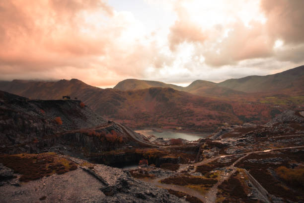Snowdonia Quarry sunsets Sunsets overlooking the quarry rubbles slate ridge stock pictures, royalty-free photos & images