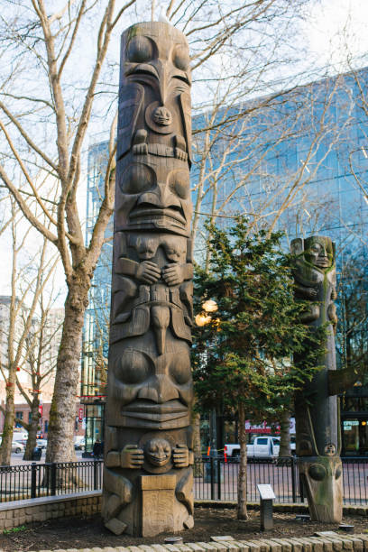 pioneer square totem pole in seattle - native american statue wood carving стоковые фото и изображения