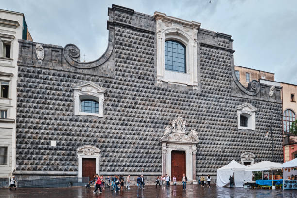 the church of chiesa del gesu nuovo, naples, italy - santa chiara imagens e fotografias de stock