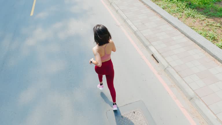 asian woman running a marathon