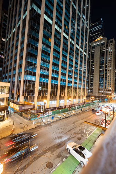 randolph street à noite - chicago at night - fotografias e filmes do acervo