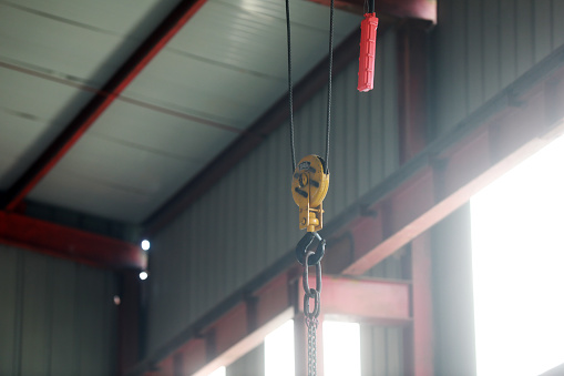 The crane sling is in the workshop