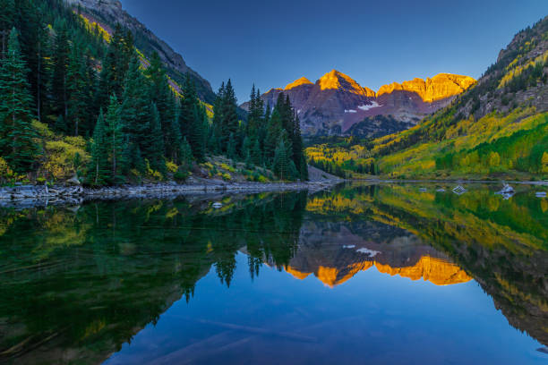 istock Autumn In The Rocky Mountains 1892112462
