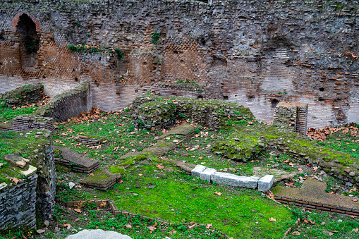 Roma, Campania, Italia: La cinta urbana più antica è nota col nome di “Serviana“, dal nome del primo costruttore, Servio Tullio, il sesto re di Roma
