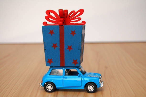 istock car that brings gifts. 1892634345
