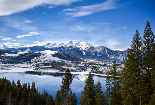 Tenmile Mountain Range A section of the tenmile range over the Dillon Reservoir in Colorado summit county stock pictures, royalty-free photos & images