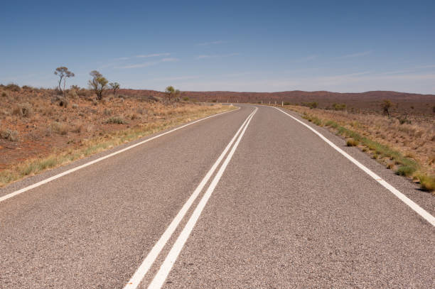 viajes por autopista a australia - outback 4x4 australia australian culture fotografías e imágenes de stock