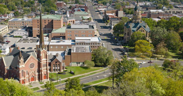 istock Church and Courthouse in Downtown Warren, Ohio on Mostly Clear Day 1893761016