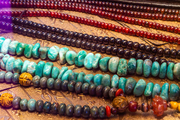 joias tibetanas artesanais - amethyst necklace gem purple - fotografias e filmes do acervo