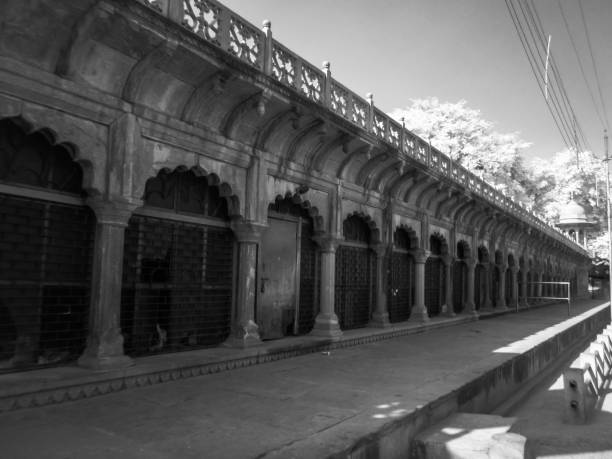 istock Taj Mahal West Gate Entrance, Pillars, on a Clear Sky 1894193934
