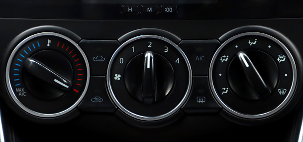 Controls for heating and air circulation in the vehicle interior. Dashboard
