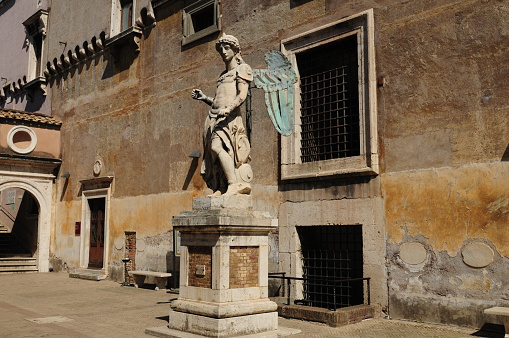 firenze - loggia dei lanzi in piazza della signoria ( and  uffizi building in the back)