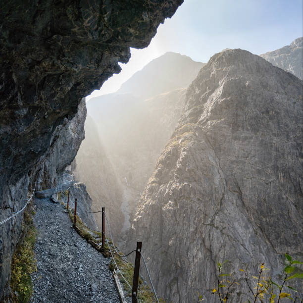 quar gorge in val d'uina, a valley in the engadine, grisons, switzerland - ravine geology danger footpath imagens e fotografias de stock