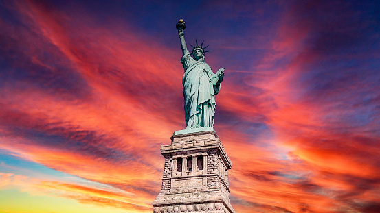 The Lady of New York (USA), is the famous Statue of Liberty of the Big Apple and Manhattan, known throughout the world.