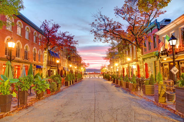 autumn in old town alexandria - distrito histórico imagens e fotografias de stock