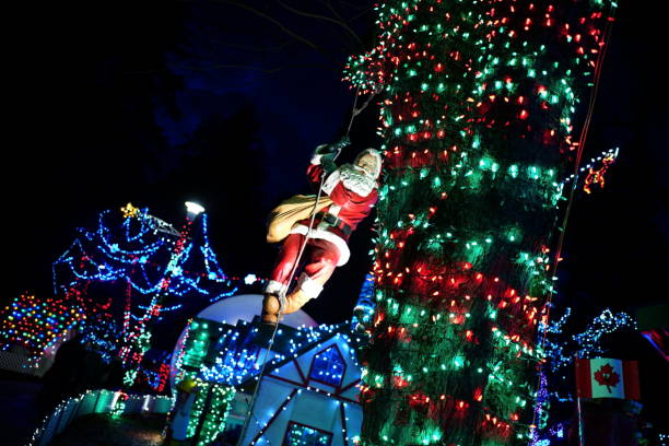 istock 2023 Christmas lighting survey 1897943428
