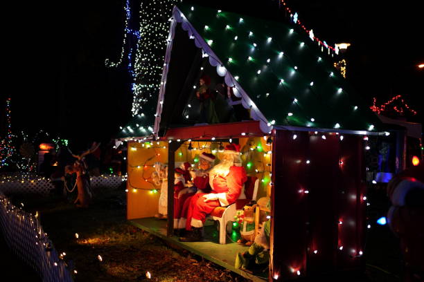 istock 2023 Christmas lighting survey 1897943443