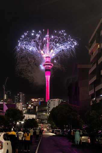 On December 31, 2023, people gathered on the streets of Auckland to watch the New Year's fireworks set off by the Auckland Sky Tower, a famous landmark. New Zealand is one of the first countries in the world to enter the year 2024, and New Year's celebrations are very popular in the country.