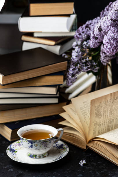 istock A mug and a bouquet of lilacs 1899350282