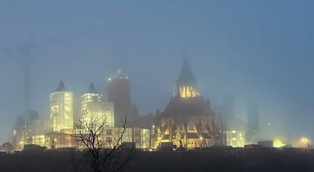 parliament hill em ottawa - canadian culture ottawa election river - fotografias e filmes do acervo