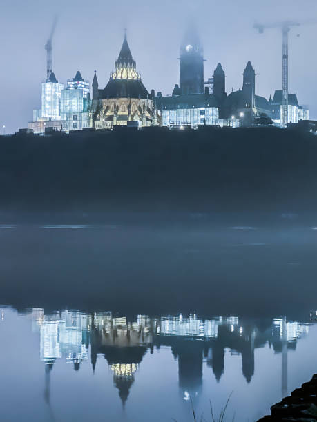 parliament hill em ottawa - canadian culture ottawa election river - fotografias e filmes do acervo