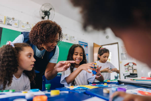 Teacher teaching her students on art class at school