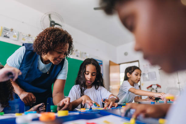 istock Teacher teaching her students on art class at school 1899574544