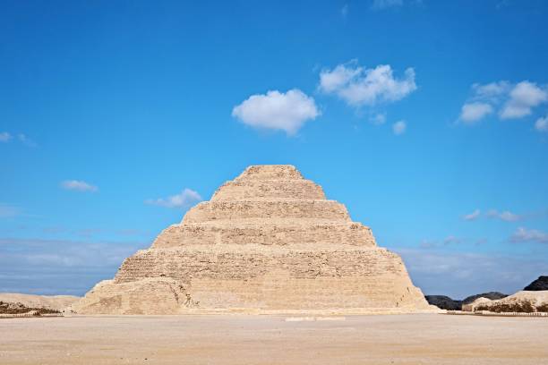 saqqara, egypt, the pyramid of djoser (or djeser and zoser), or step pyramid in the saqqara necropolis - the step pyramid of zoser imagens e fotografias de stock