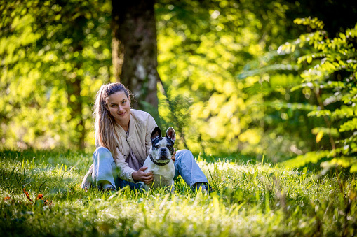 Women sitting in gras with dog