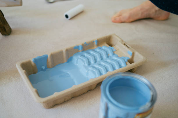 istock Paint tray and paint can with blue paint 1900179439