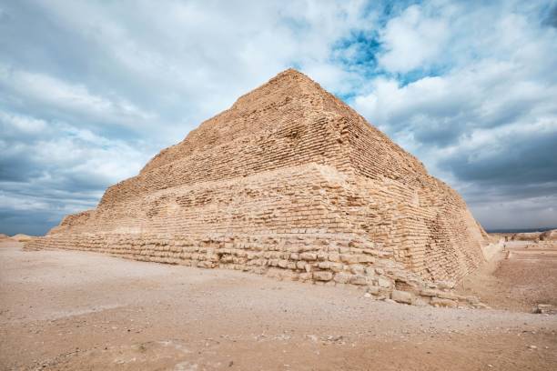 the pyramid of djoser (or djeser and zoser), or step pyramid in the saqqara necropolis, egypt - the step pyramid of zoser imagens e fotografias de stock