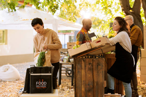istock Courier puts the package in thermal bag 1901525244