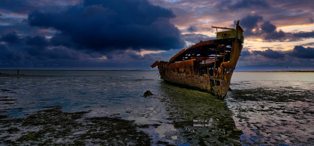 Janie Seddon shipwreck from years past Morning before the storm motueka photos stock pictures, royalty-free photos & images