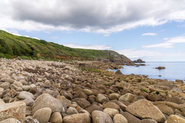 Celtic Sea Coast and cliffs at St Loy's Cove, Cornwall, England, UK Celtic Sea Coast and cliffs at St Loy's Cove, Cornwall, England, UK lamorna cove stock pictures, royalty-free photos & images