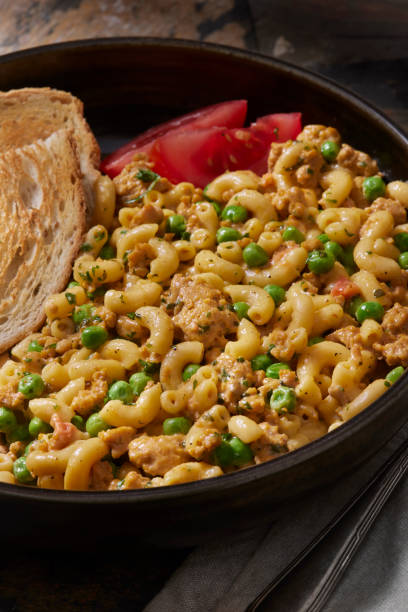istock Cheesy Ground Chicken and Noodle Skillet 1902301551