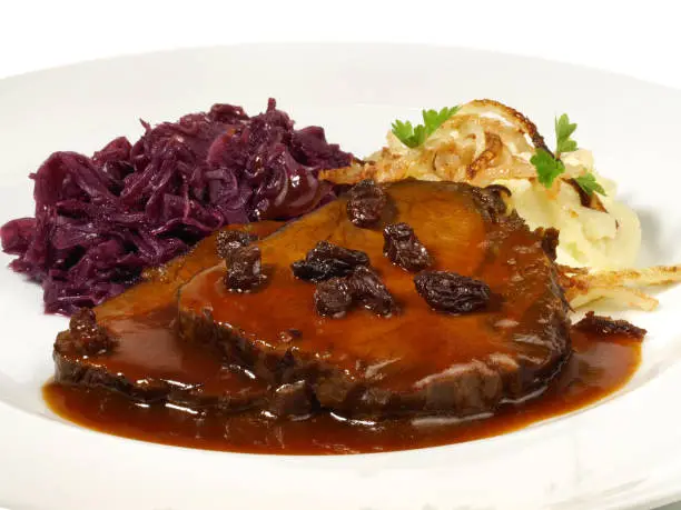 Braised Beef Roast with red Cabbage and mashed Potatos