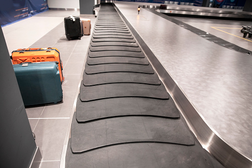 Conveyor belt for luggage