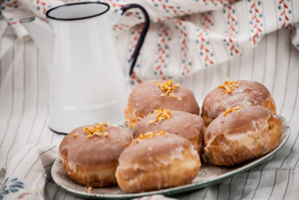 Fat Thursday is a traditional Polish custom. On this day, everyone eats donuts with traditional marmalade filling. The most popular donuts are glazed donuts stuffed with marmalade.
