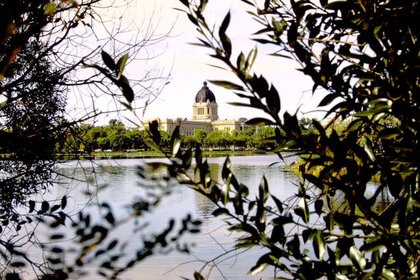 regina legislature - built structure building exterior parliament building regina imagens e fotografias de stock