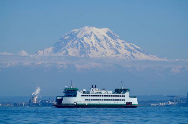 monte rainier y ferry - monte rainier fotografías e imágenes de stock