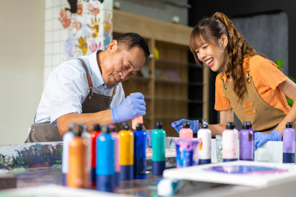 istock 4K Asian senior man learning acrylic pouring art. 1903730834