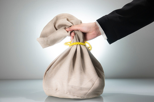 Jute sack with yellow rope with female arm