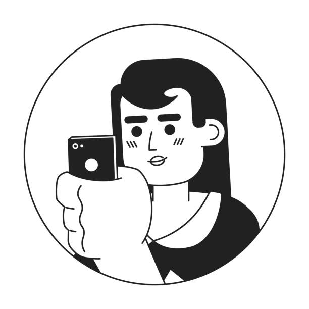 スマートフォンの女性アジア系アメリカ人の白黒2dベクトルアバターイラスト。電話のスクロールの女の子の韓国の染められた髪の輪郭漫画のキャラクターの顔が孤立しています。モバイル� - asianamerican点のイラスト素材／クリップアート素材／マンガ素材／アイコン素材