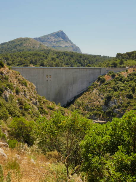 Magnificent landscape of Provence near Aix en Provence ( in vertical format ) with the Bimont dam, and the Sainte-Victoire mountain in the background Photo in vertical format of a magnificent provencal landscape with the Bimont dam, and the Sainte-Victoire mountain in the background. This photograph was taken in Provence near Aix en Provence. montagne sainte victoire stock pictures, royalty-free photos & images