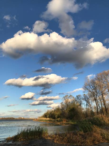 istock Autumn on the lake 1904549213