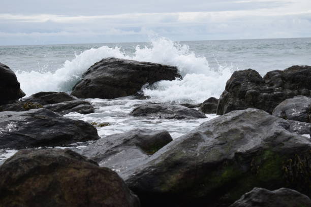 istock Crashing waves on Marloes Sands Beach 1904865124