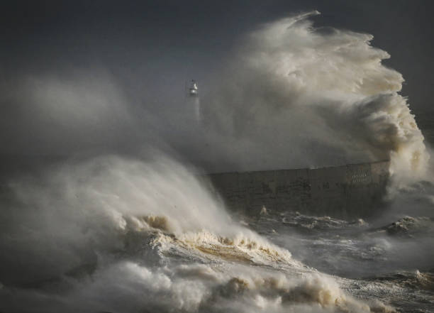 a light in the raging storm - white cliffs imagens e fotografias de stock