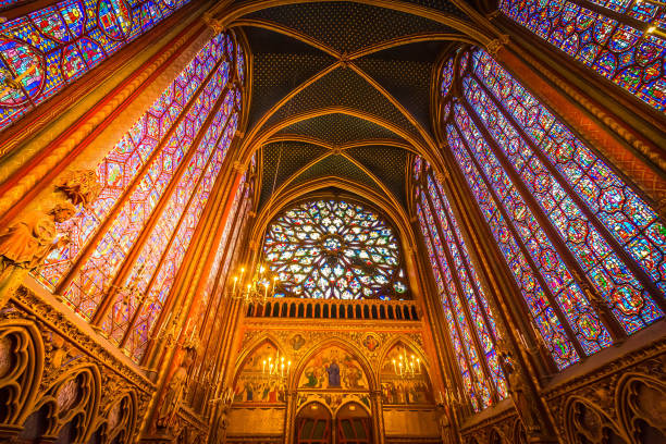 stained glass windows of saint chapelle - cathedral church indoors inside of fotografías e imágenes de stock